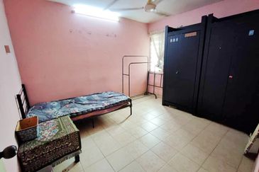 Kondo Rakyat (Desa Pantai Flat)