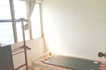 Kondo Rakyat (Desa Pantai Flat)