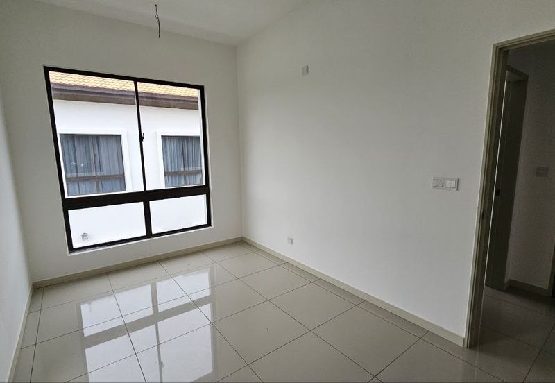 Setia Warisan Tropika (Belladonna)