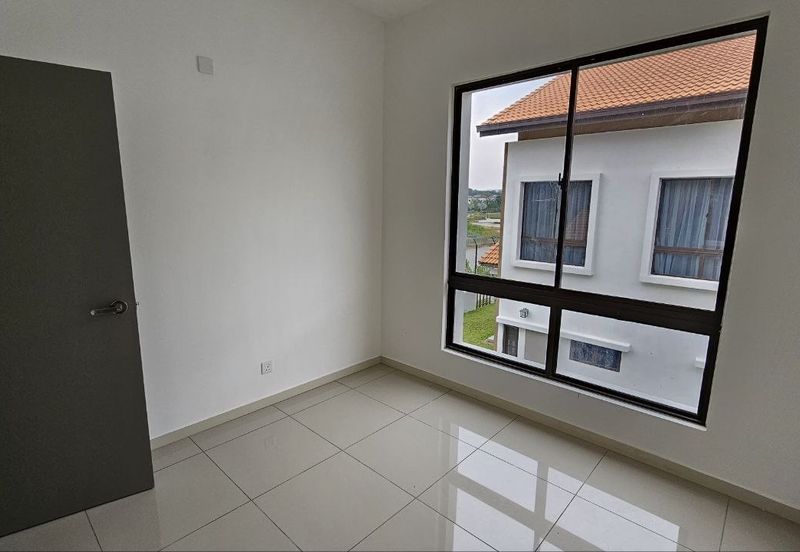 Setia Warisan Tropika (Belladonna)