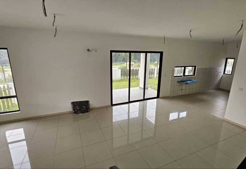 Setia Warisan Tropika (Belladonna)