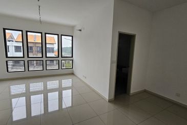 Setia Warisan Tropika (Belladonna)