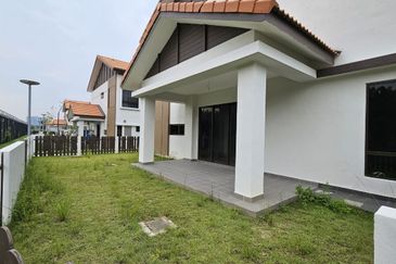 Setia Warisan Tropika (Belladonna)