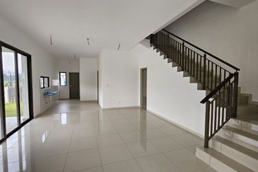 Setia Warisan Tropika (Belladonna)