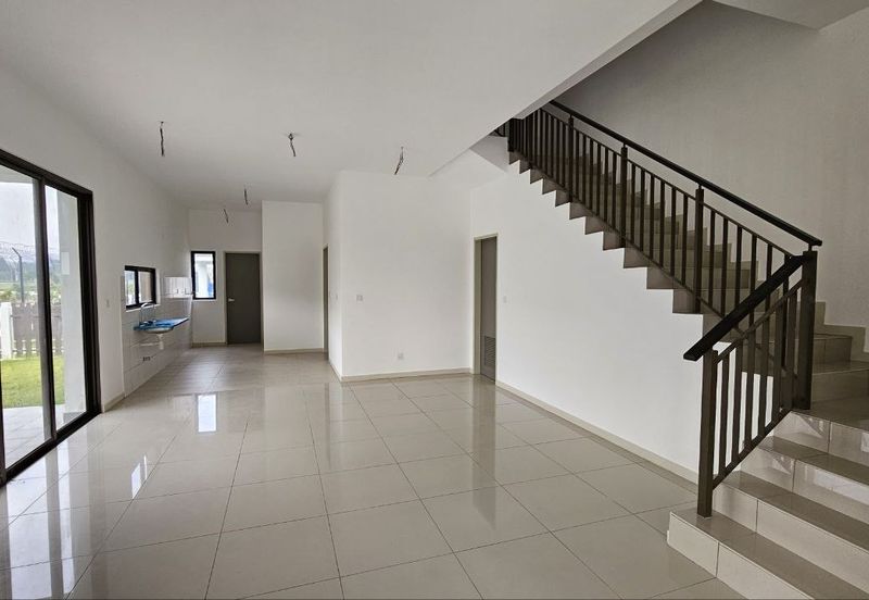 Setia Warisan Tropika (Belladonna)