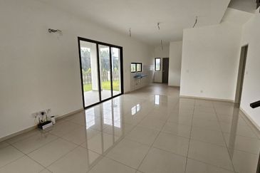 Setia Warisan Tropika (Belladonna)