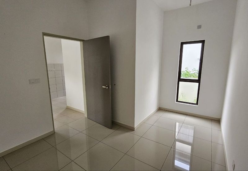 Setia Warisan Tropika (Belladonna)