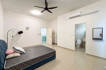 TIARA SENDAYAN (PRESINT 8)