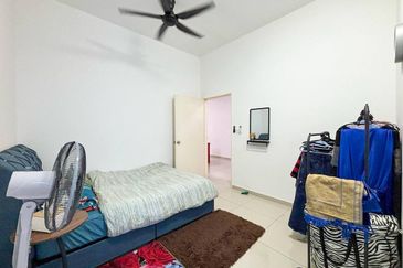 TIARA SENDAYAN (PRESINT 8)