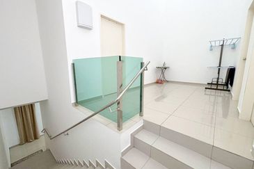 TIARA SENDAYAN (PRESINT 8)