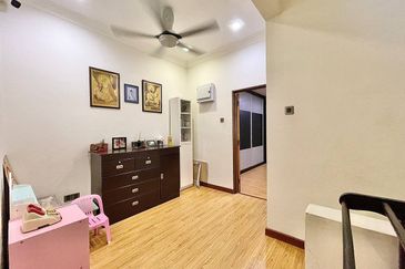 RENOVATED EXTENDED🔥Double Storey Terrace Taman Ukay Bistari Ampang