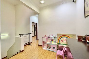 RENOVATED EXTENDED🔥Double Storey Terrace Taman Ukay Bistari Ampang