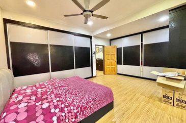 RENOVATED EXTENDED🔥Double Storey Terrace Taman Ukay Bistari Ampang