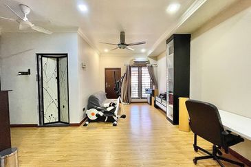 RENOVATED EXTENDED🔥Double Storey Terrace Taman Ukay Bistari Ampang