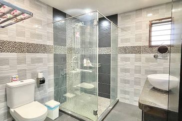 RENOVATED EXTENDED🔥Double Storey Terrace Taman Ukay Bistari Ampang