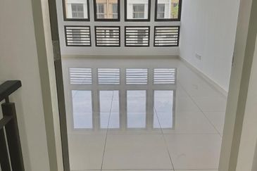 Setia Warisan Tropika (Belladonna)