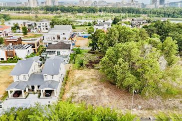 Perdana Lakeview East