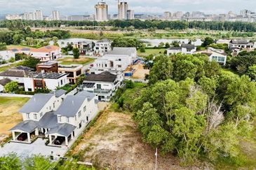 Perdana Lakeview East