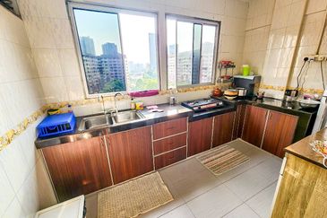 Flat Desa Mentari Blok 5