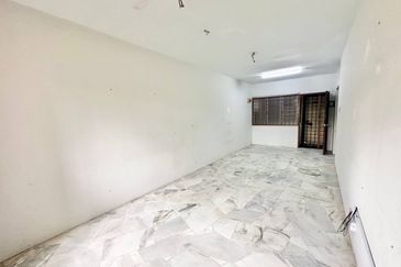 Dahlia Apartment ( Saujana Utama 2 )