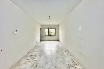 Dahlia Apartment ( Saujana Utama 2 )