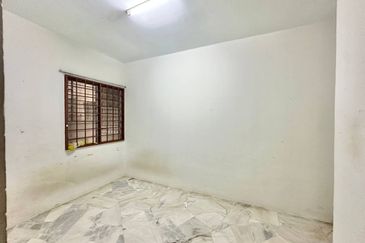 Dahlia Apartment ( Saujana Utama 2 )