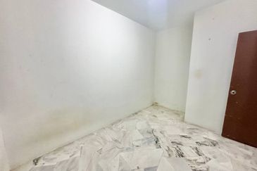 Dahlia Apartment ( Saujana Utama 2 )