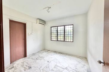 Dahlia Apartment ( Saujana Utama 2 )