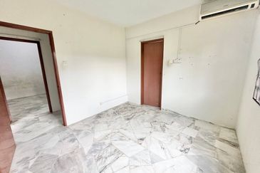 Dahlia Apartment ( Saujana Utama 2 )