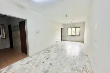 Dahlia Apartment ( Saujana Utama 2 )