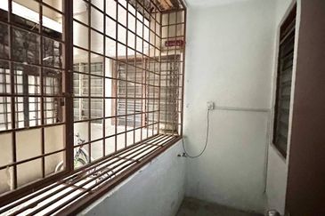 Dahlia Apartment ( Saujana Utama 2 )