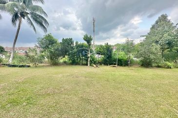 Dahlia Apartment ( Saujana Utama 2 )