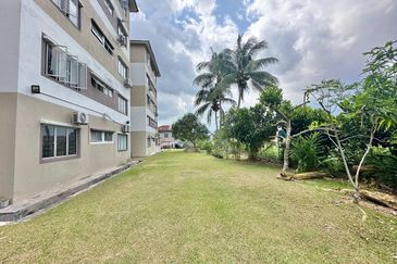 Dahlia Apartment ( Saujana Utama 2 )