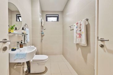 16 Quartz Melawati Condominium