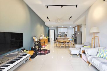 16 Quartz Melawati Condominium