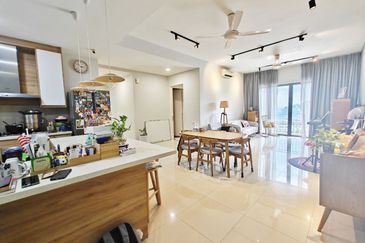 16 Quartz Melawati Condominium