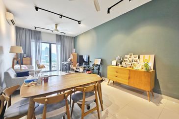 16 Quartz Melawati Condominium