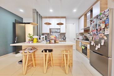 16 Quartz Melawati Condominium