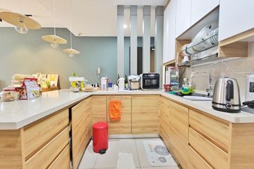 16 Quartz Melawati Condominium