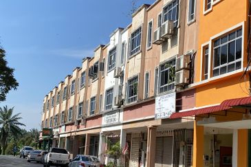 For Sale an apartment with tenancy in Tg Malim