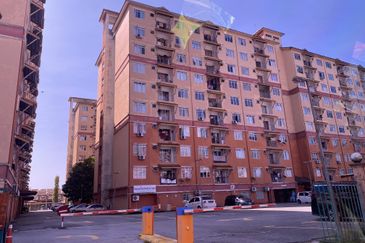 For Sale an apartment with tenancy in Tg Malim