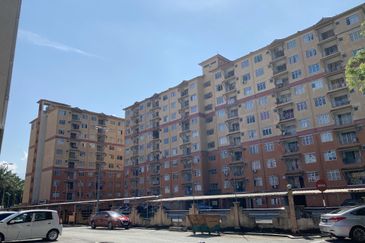 For Sale an apartment with tenancy in Tg Malim