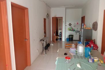 For Sale an apartment with tenancy in Tg Malim