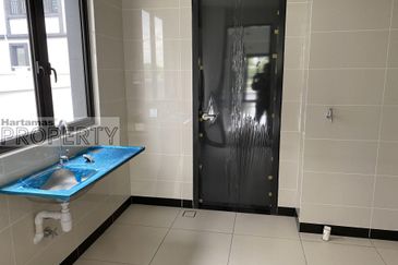 Elmina East @ Brand New Semi -D