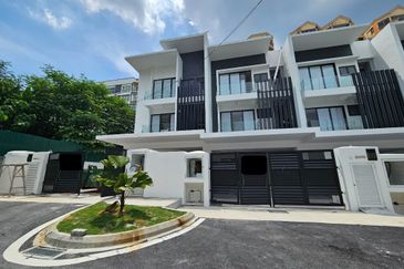 The Selesaria, Happy Garden. NEW Completed Terrace House! KL Freehold Address. 4 Carparks. 5 Units! Jalan Klang Lama (Old Klang Road), Kuala Lumpur