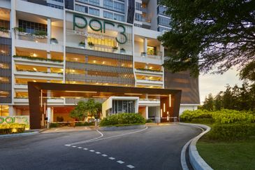 Par 3 Condo & Condo Villa