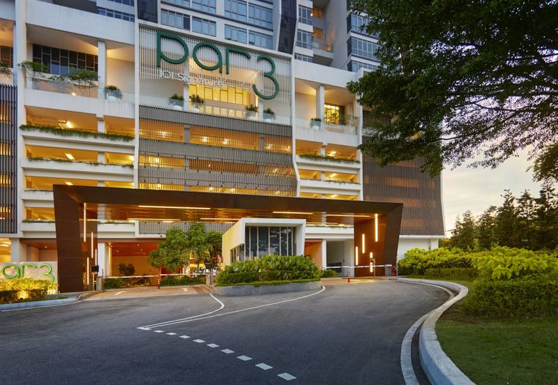 Par 3 Condo & Condo Villa