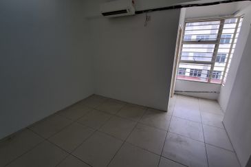 Calisa M Residence Puchong Mas Partly Furnished 3 Bedrooms Condo