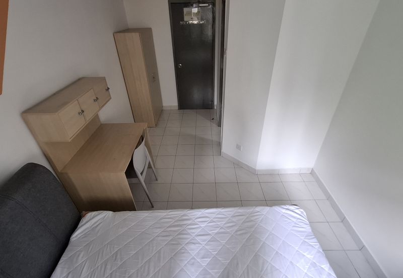 D28 Damansara Residence Studio room Walking Distance To MRT