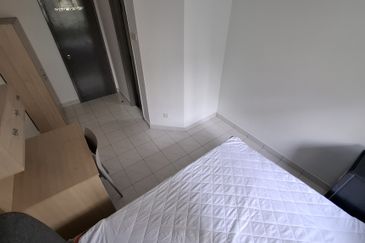 D28 Damansara Residence Studio room Walking Distance To MRT